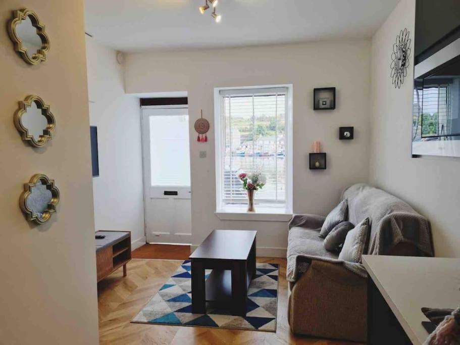 Penlea ~ 1 Bedroom Flat With Harbour View Tarbert  Bagian luar foto